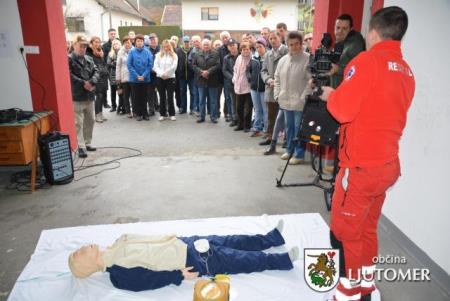 Namestitev defibrilatorja v Cezanjevcih 3